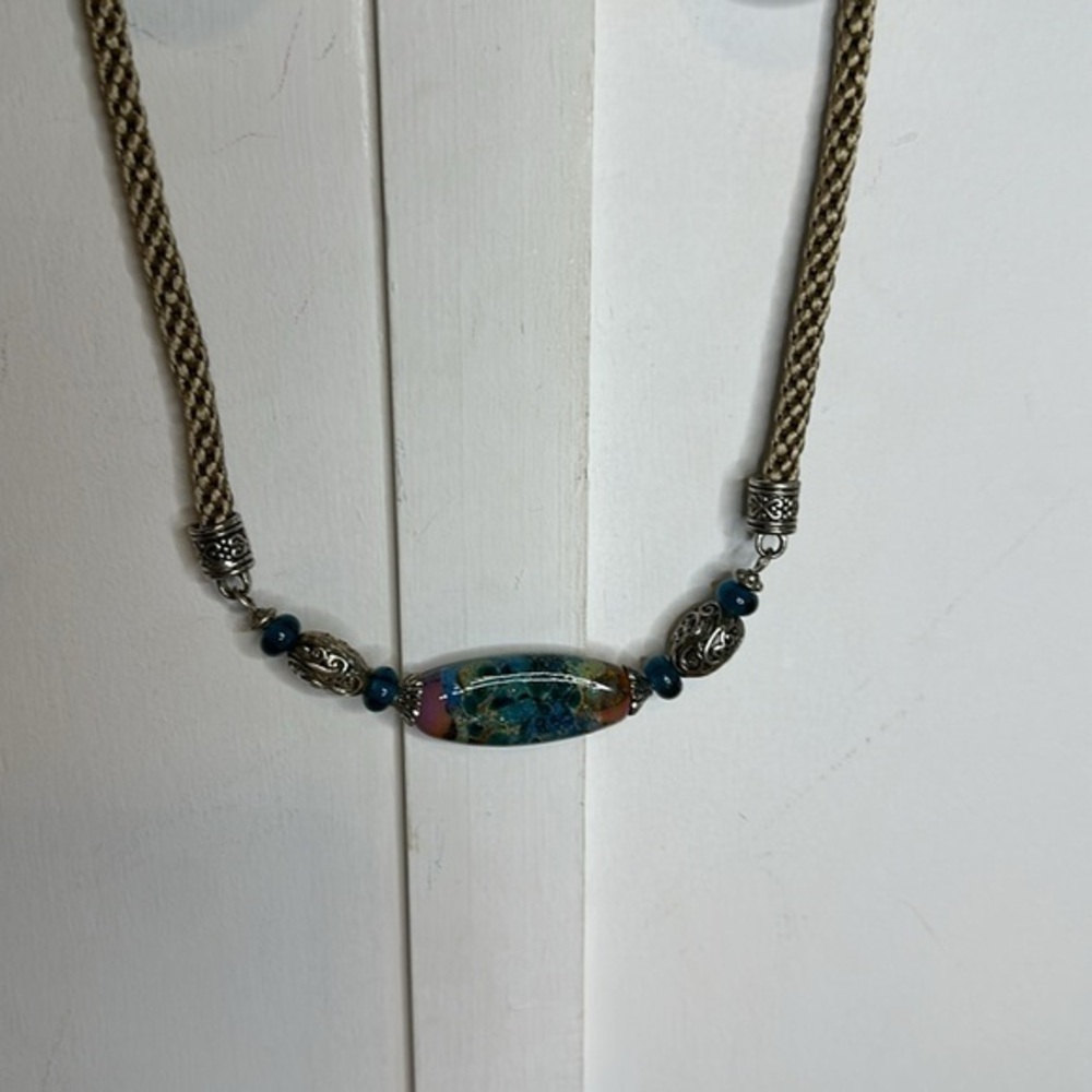 Necklace handmade centerpiece with silver and beads - Picture 3 of 8